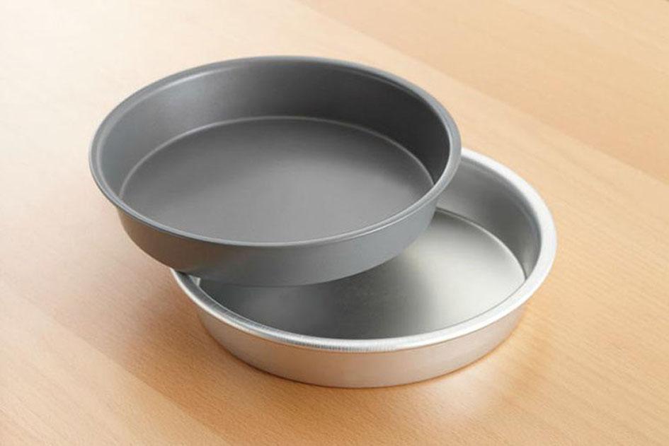 Round cake pans